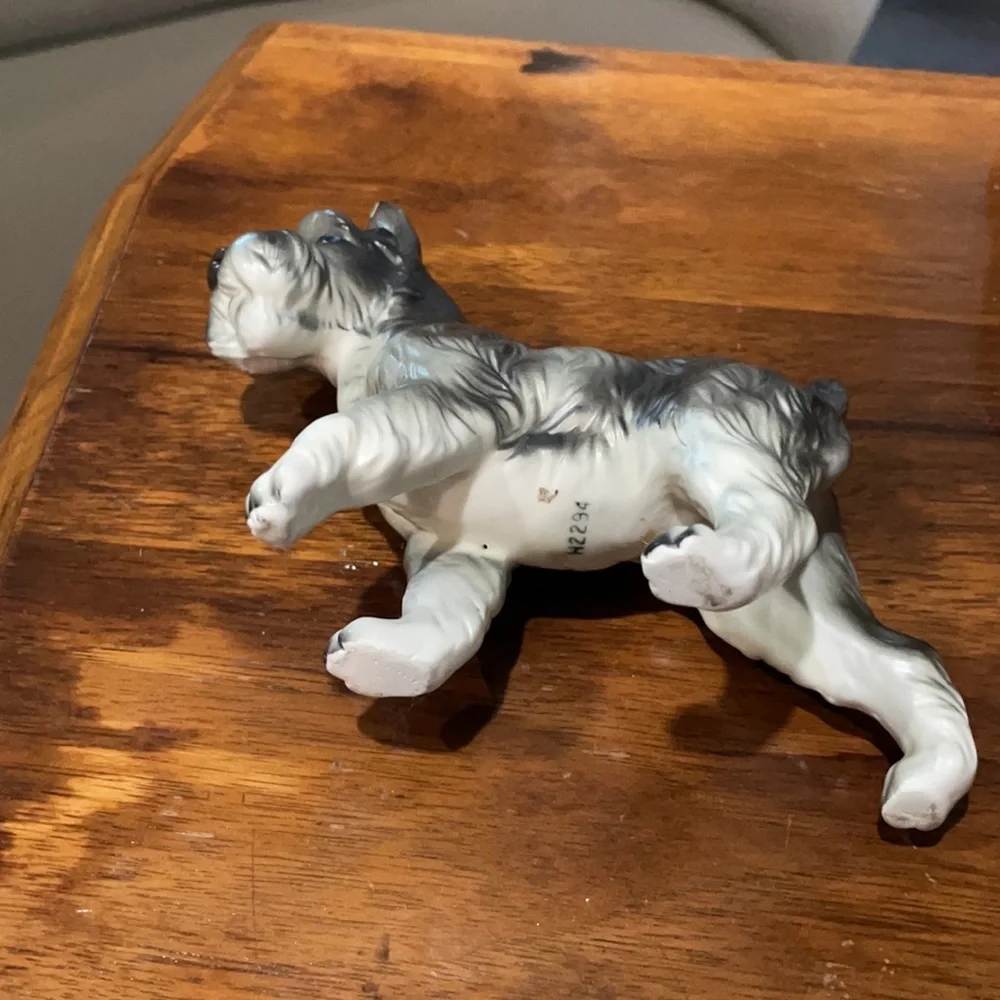 Dog statue chip on ear🐶